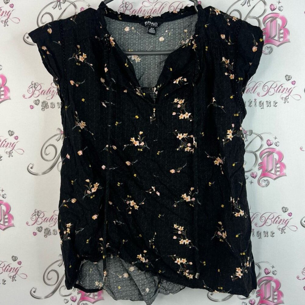 Buffalo David Bitton tshirt ruffle sleeveless flowers Black Floral Blouse